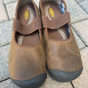 Keen brown leather Mary Jane shoes size 10